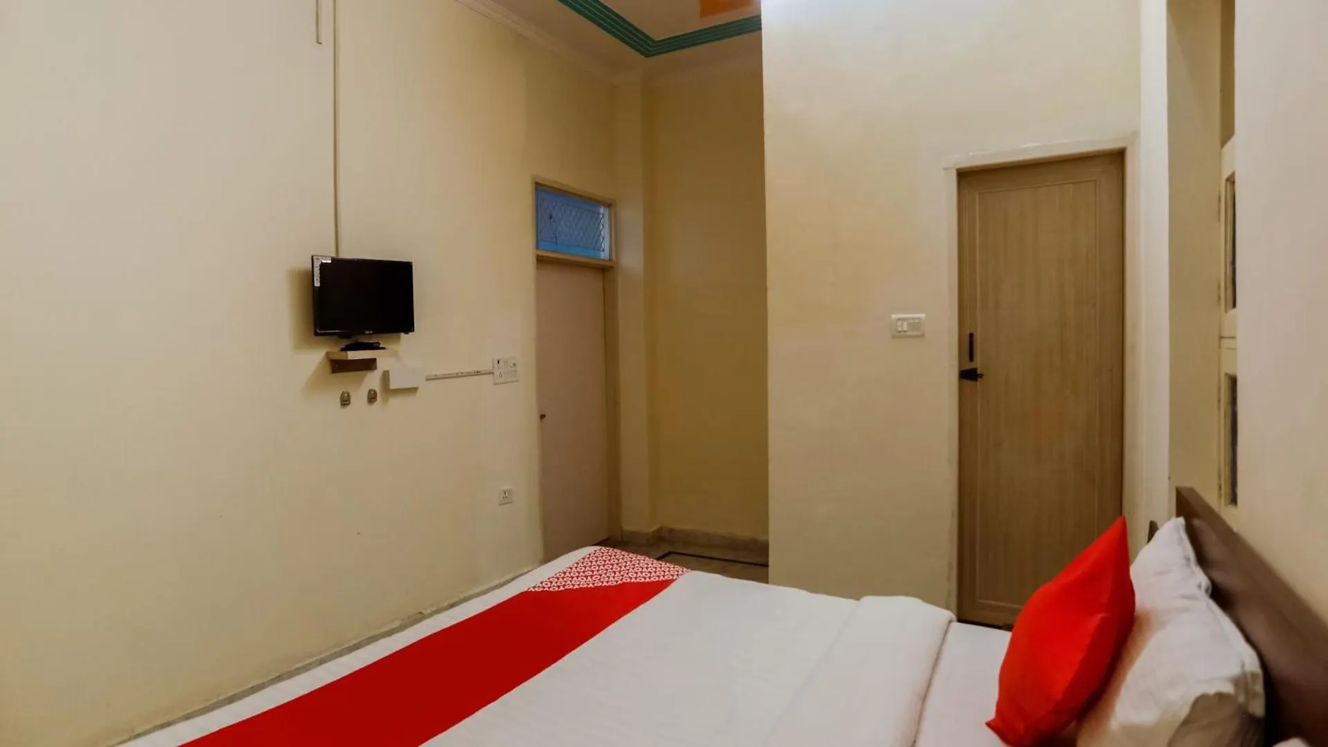 Hotel O Peak Inn Delhi  4*, Delhi (National Capital Territory of India) India