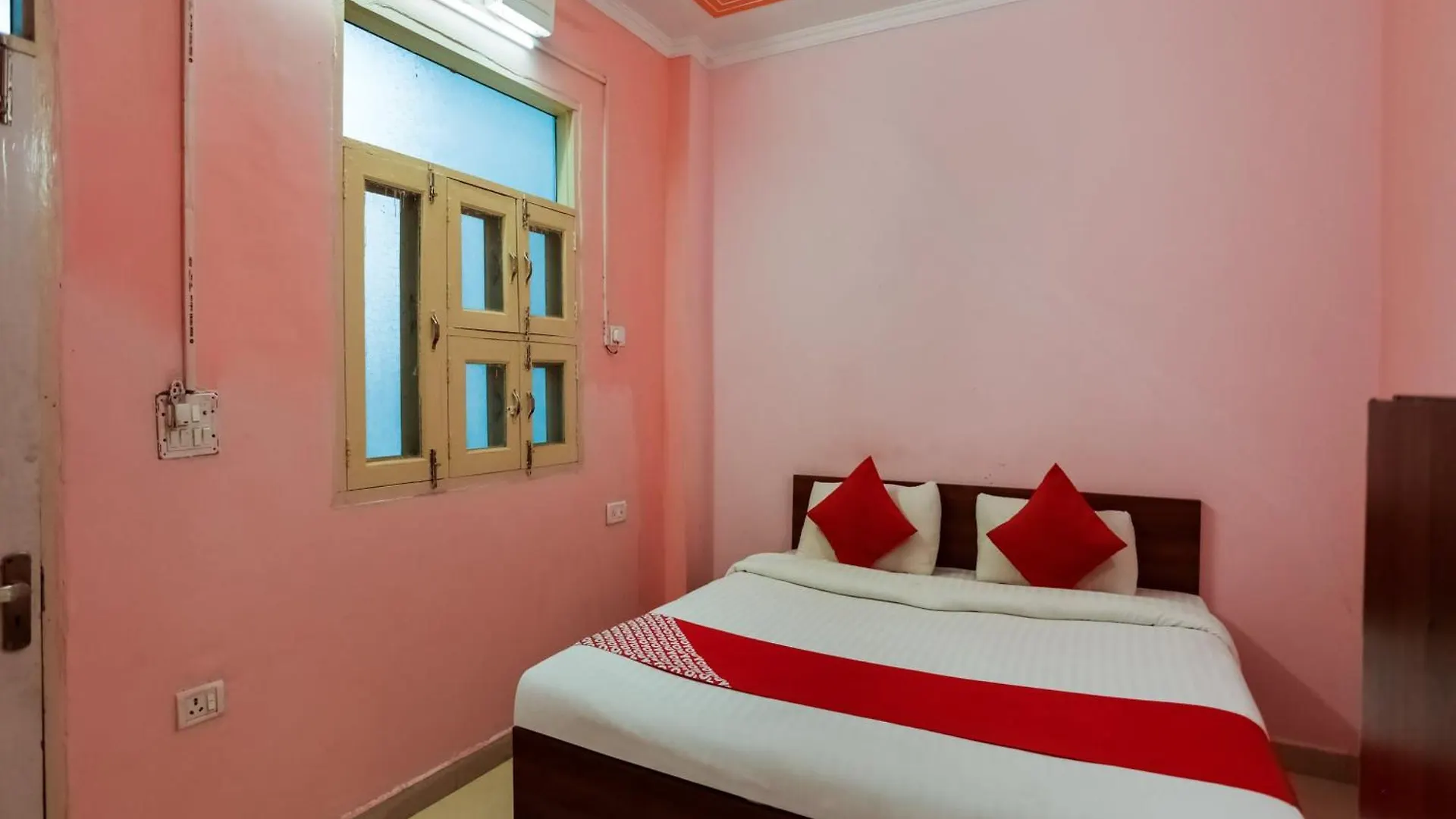 Hotel O Peak Inn Delhi  4*, Delhi (National Capital Territory of India)