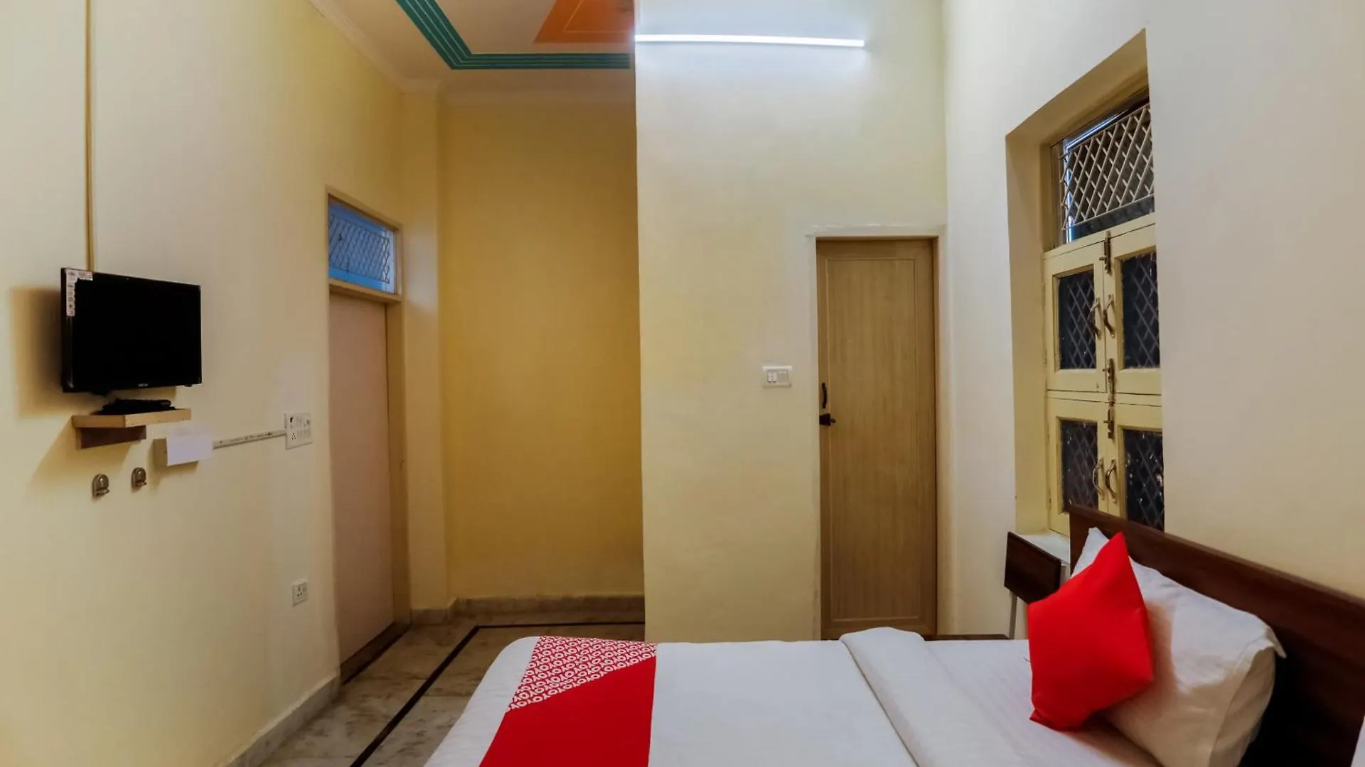 Hotel O Peak Inn Delhi  4*, Delhi (National Capital Territory of India)